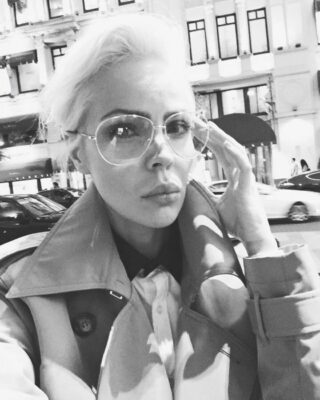 Джулия Ванг